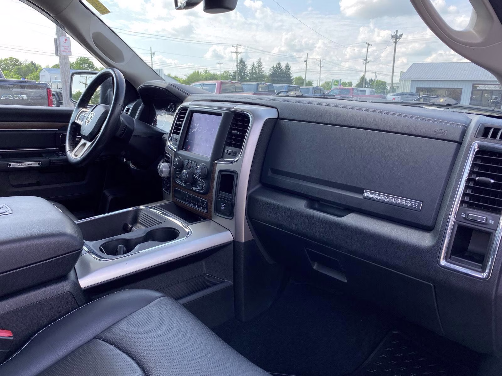 2017 Brilliant Black Crystal Pearlcoat Ram 1500 Laramie 4X4 Truck