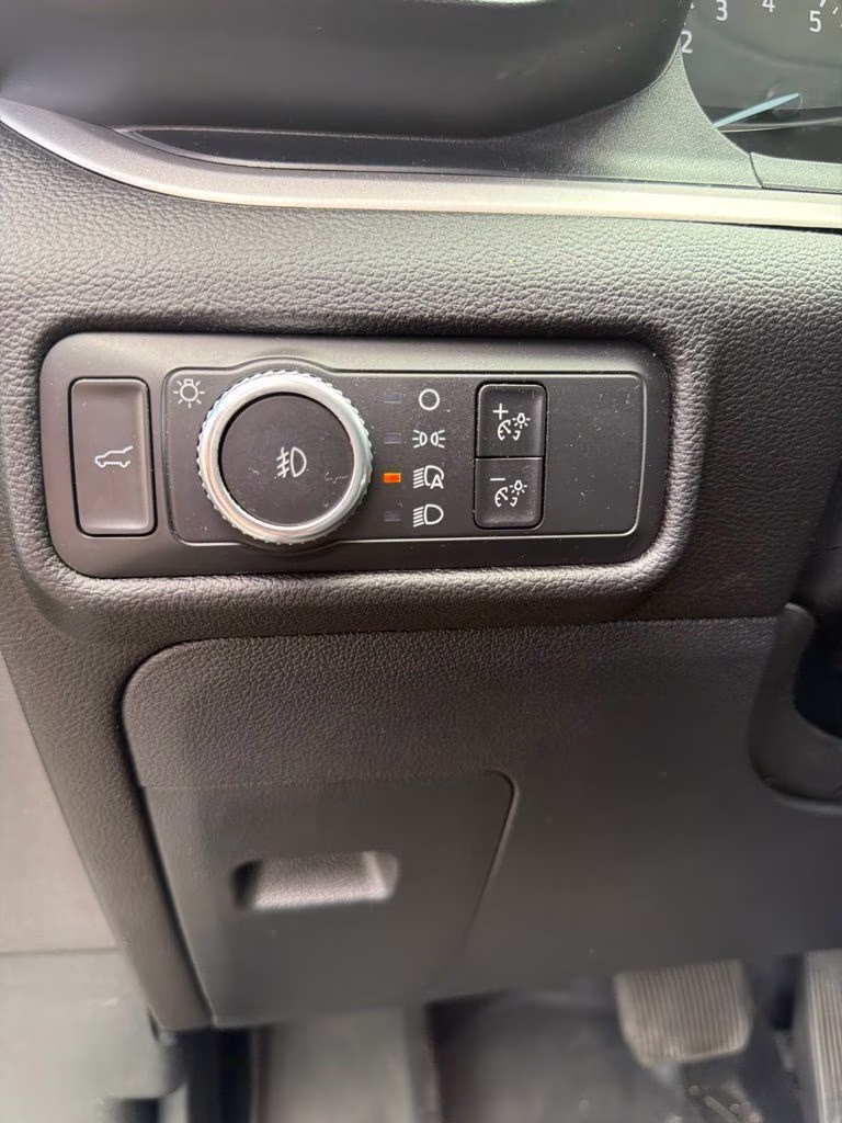 2022 Silver Metallic Ford Explorer XLT 4X4 SUV