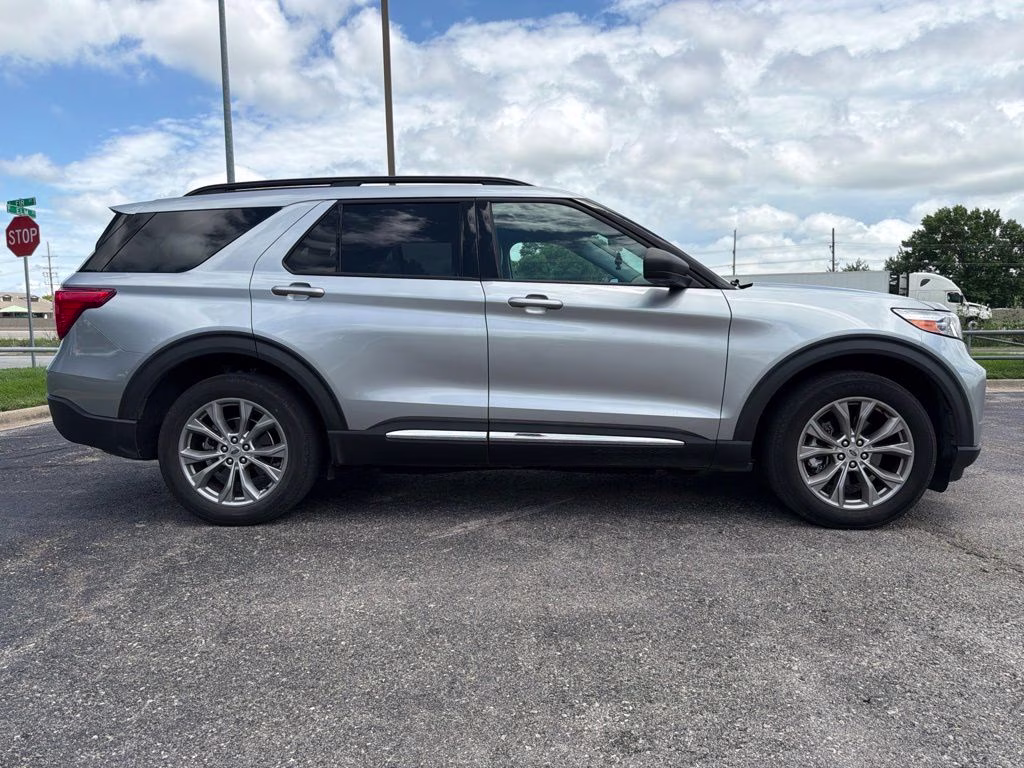 2022 Ford Explorer XLT 4X4 SUV