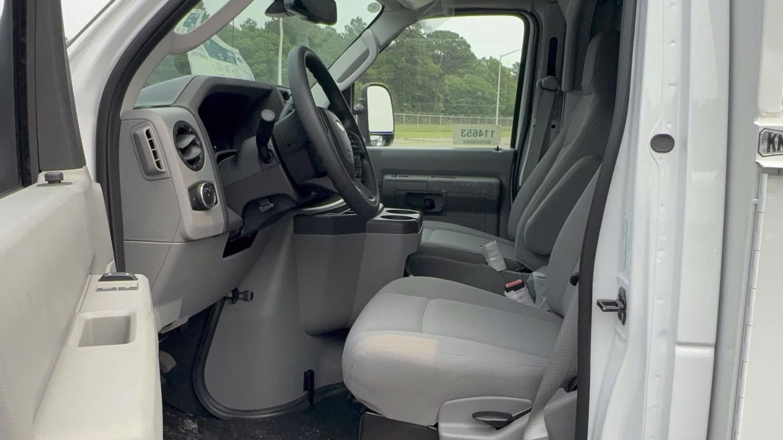 2027 Oxford White Ford E-Series Cutaway Base RWD Specialty Vehicle