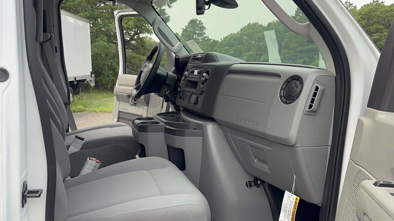 2027 Oxford White Ford E-Series Cutaway Base RWD Specialty Vehicle