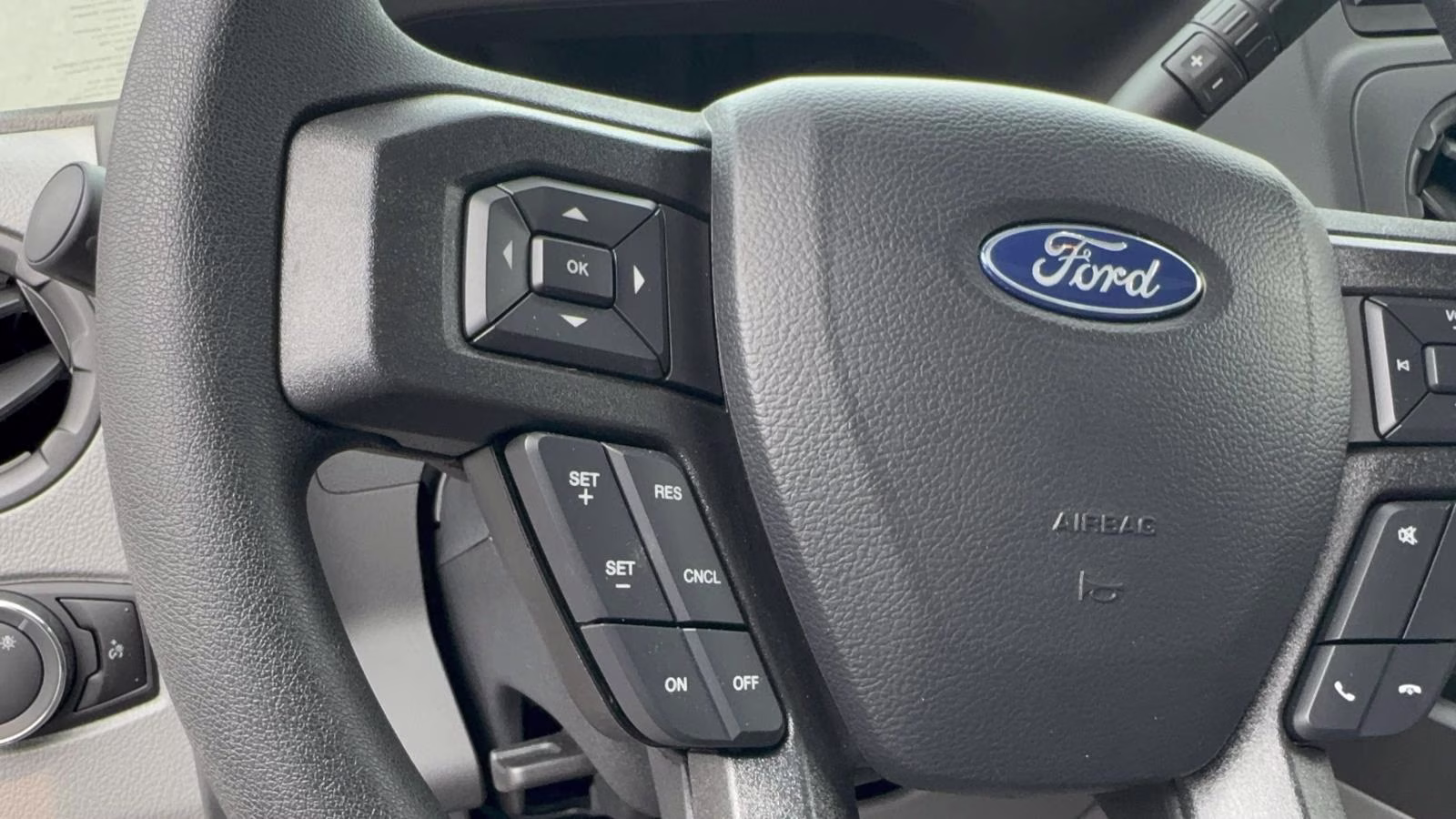 2027 Oxford White Ford E-Series Cutaway Base RWD Specialty Vehicle