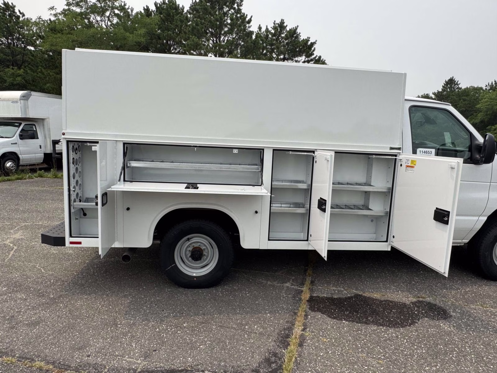 2027 Oxford White Ford E-Series Cutaway Base RWD Specialty Vehicle
