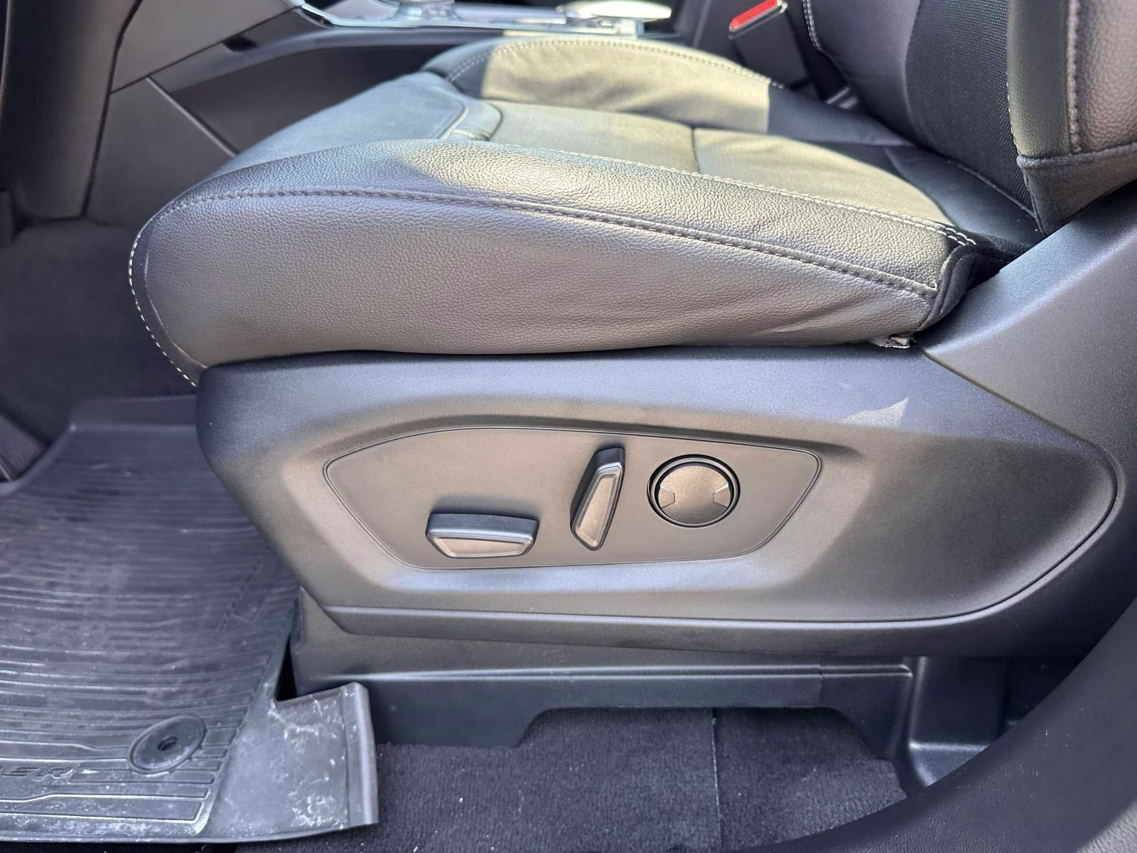 2023 Carbonized Gray Metallic Ford Explorer ST 4WD 4X4 SUV