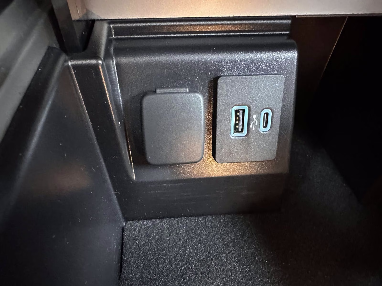 2023 Carbonized Gray Metallic Ford Explorer ST 4WD 4X4 SUV