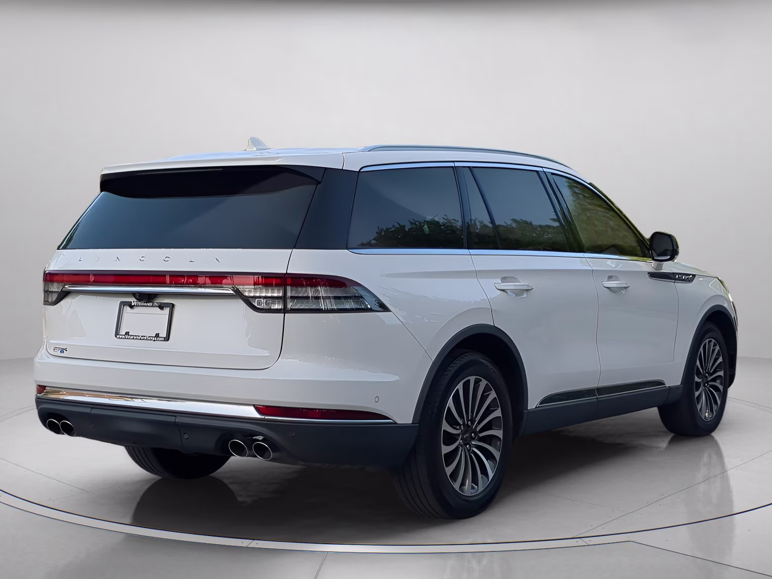 2023 Pristine White Metallic Tri-Coat Lincoln Aviator Reserve RWD SUV