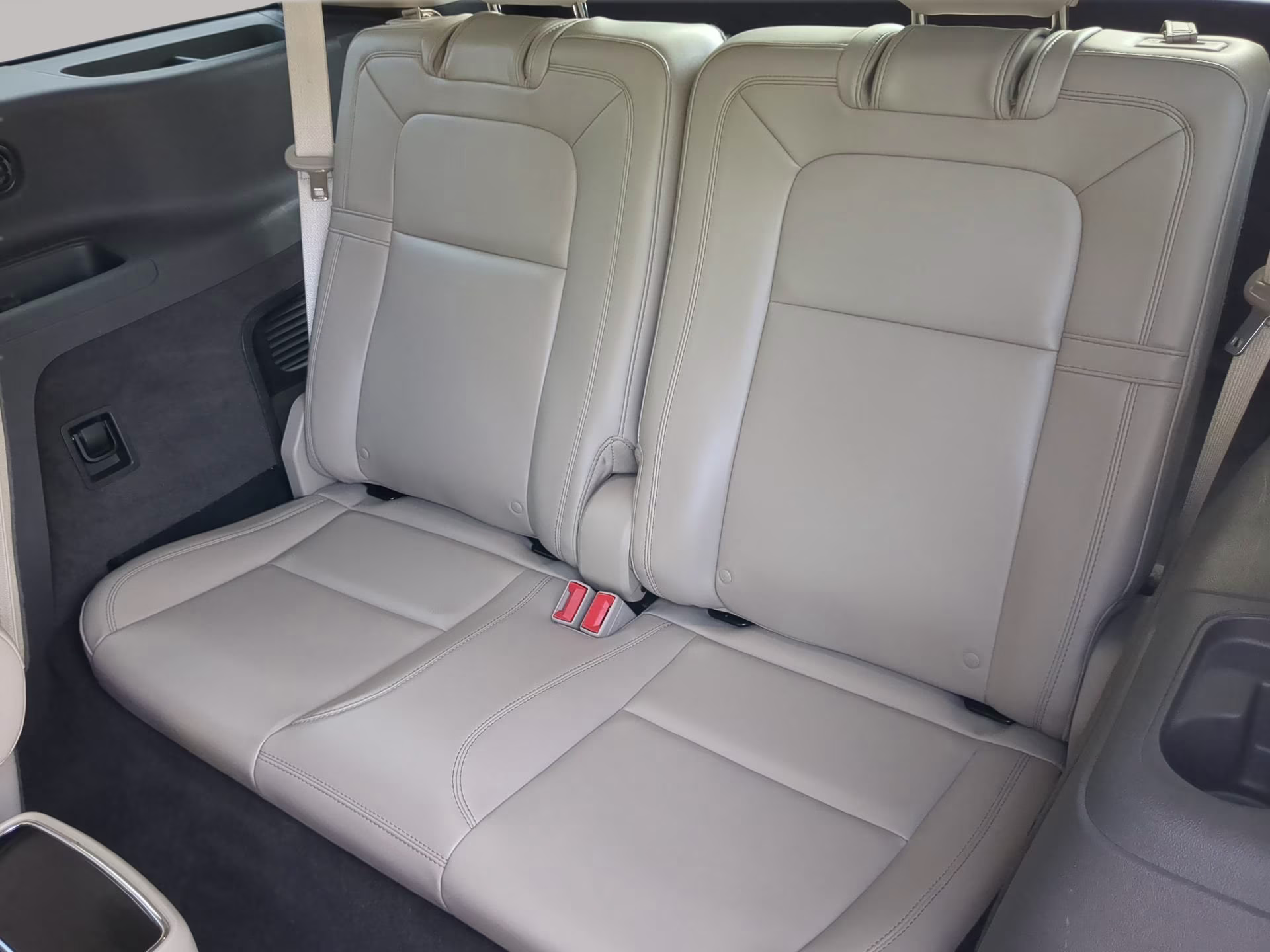 2023 Pristine White Metallic Tri-Coat Lincoln Aviator Reserve RWD SUV