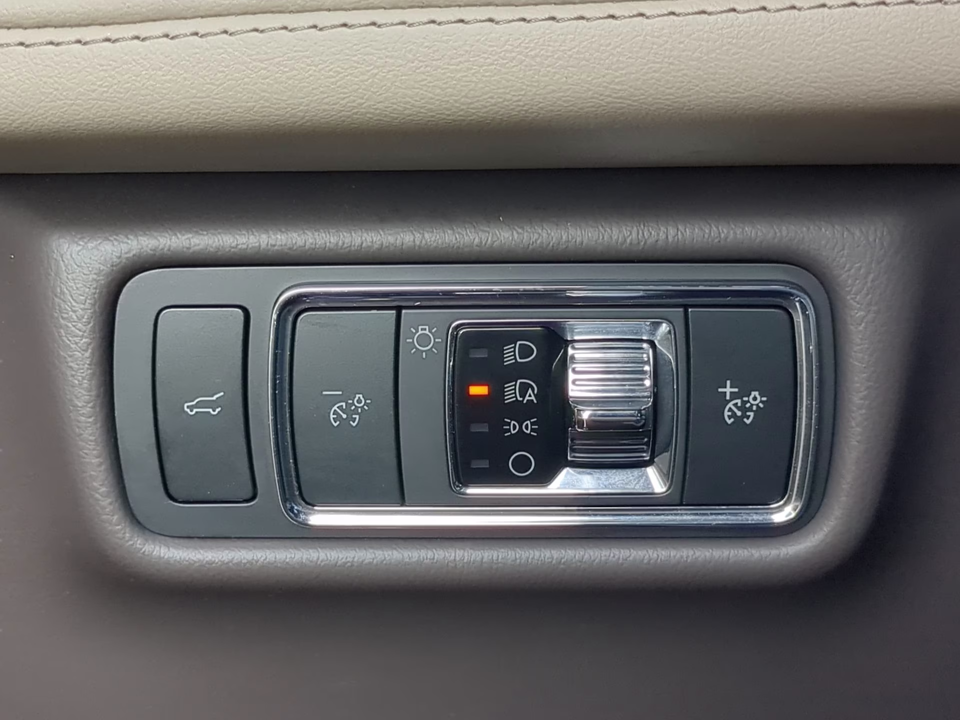 2023 Pristine White Metallic Tri-Coat Lincoln Aviator Reserve RWD SUV