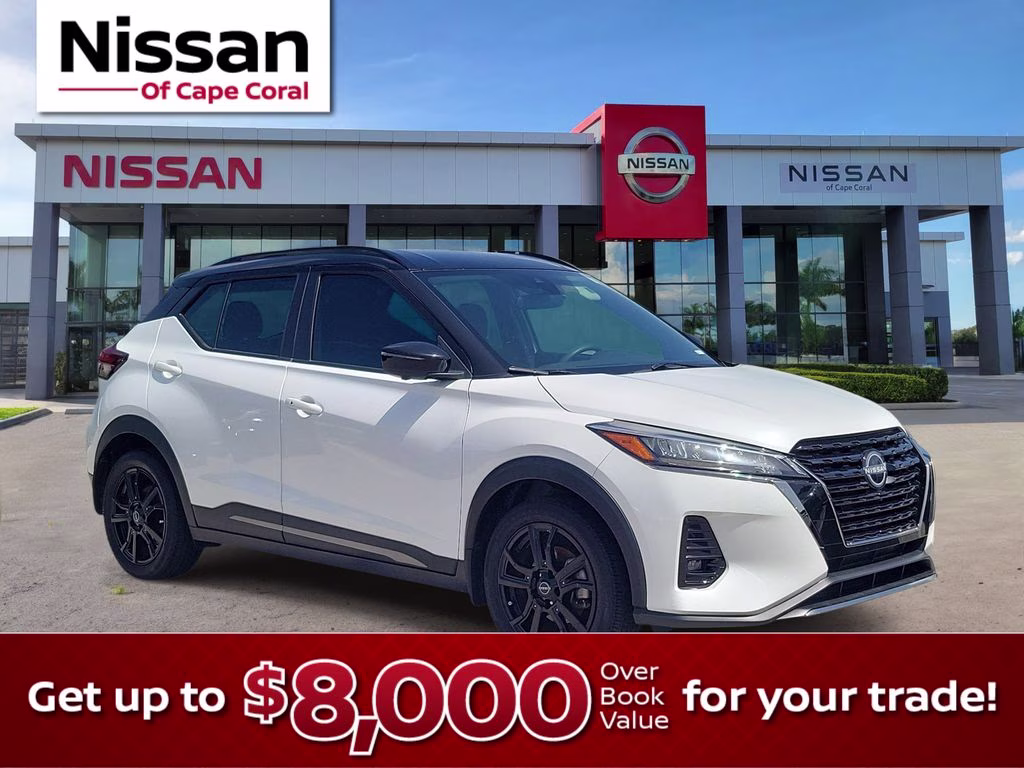 2023 Aspen White/Super Black Nissan Kicks SR FWD SUV