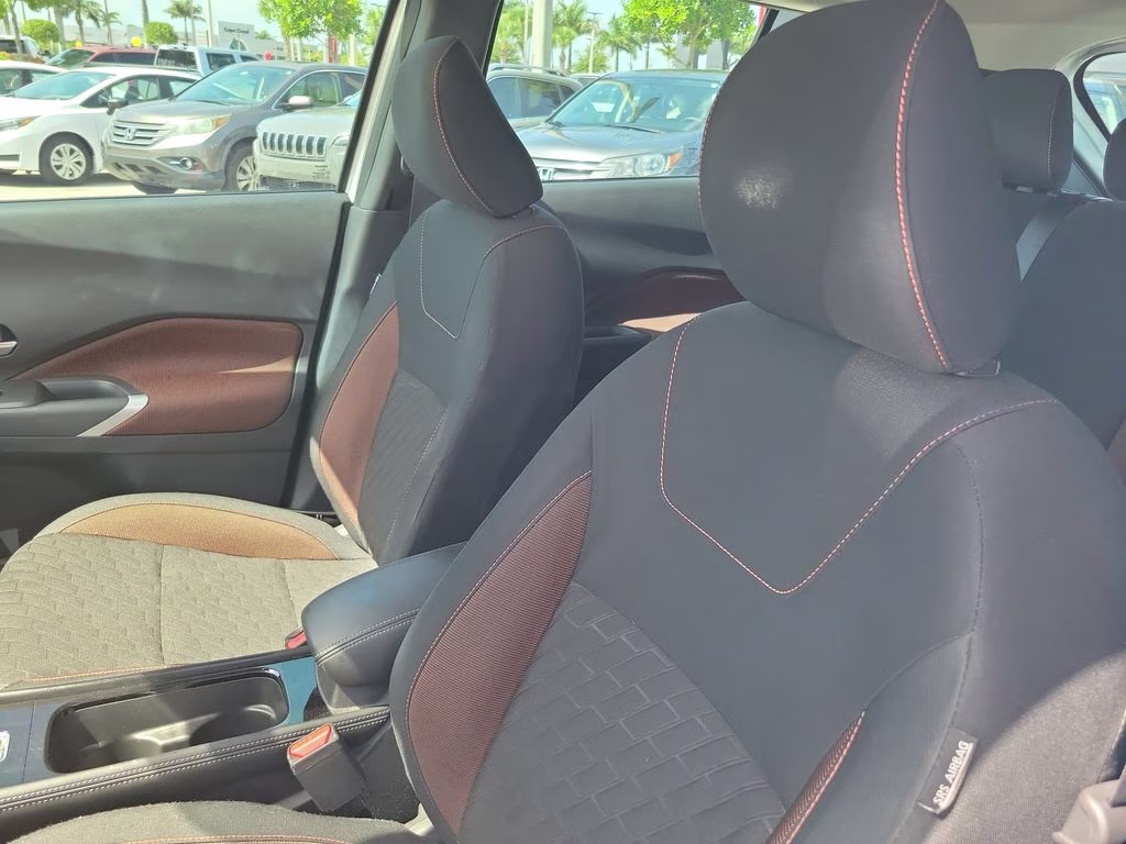 2023 Aspen White/Super Black Nissan Kicks SR FWD SUV