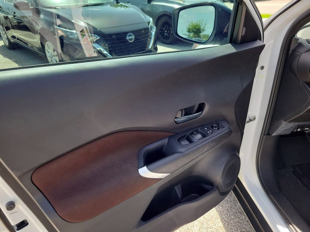 2023 Aspen White/Super Black Nissan Kicks SR FWD SUV