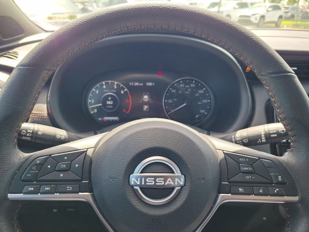 2023 Aspen White/Super Black Nissan Kicks SR FWD SUV