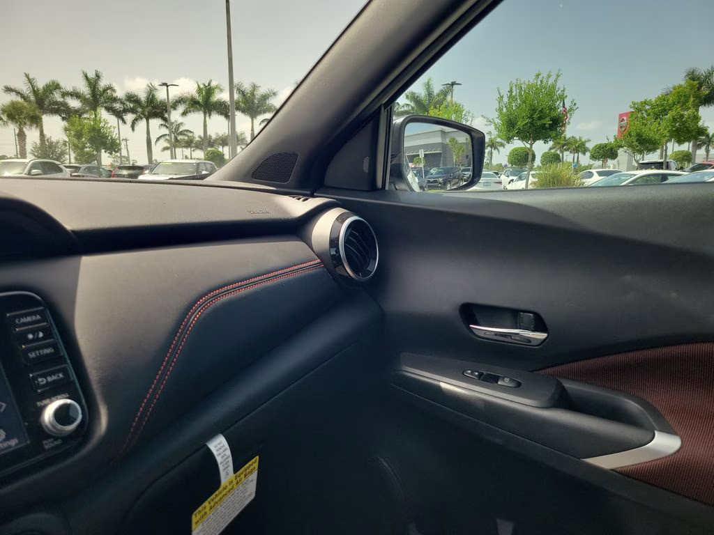 2023 Aspen White/Super Black Nissan Kicks SR FWD SUV