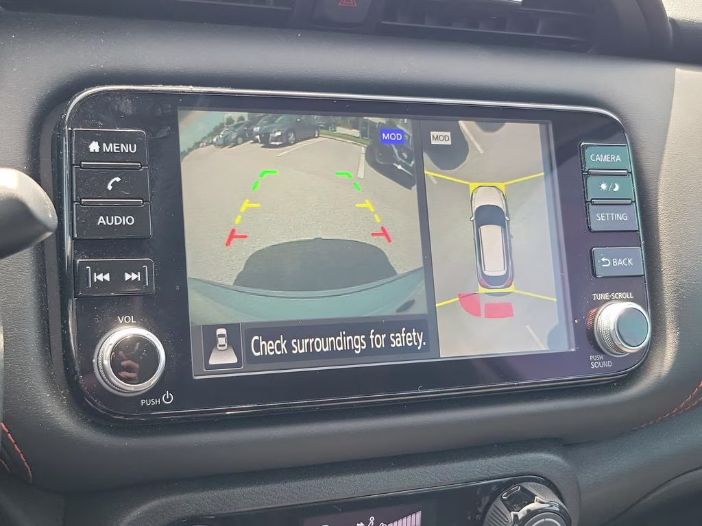 2023 Aspen White/Super Black Nissan Kicks SR FWD SUV