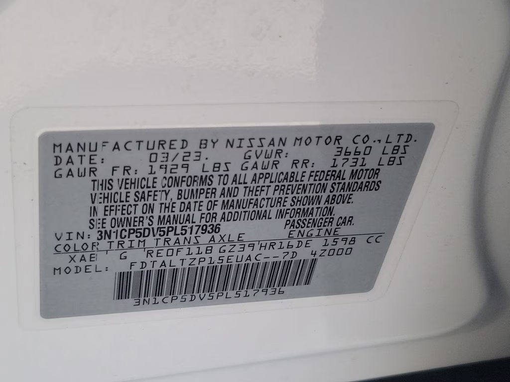 2023 Aspen White/Super Black Nissan Kicks SR FWD SUV