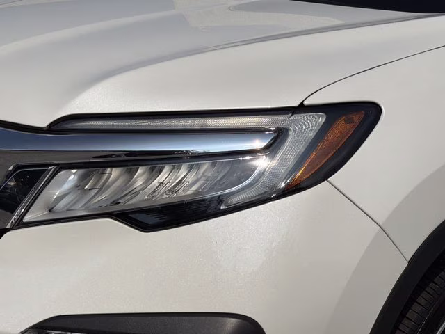 2022 Crystal Black Pearl Honda Pilot Touring FWD SUV