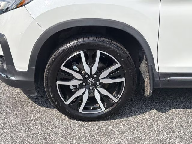 2022 Crystal Black Pearl Honda Pilot Touring FWD SUV