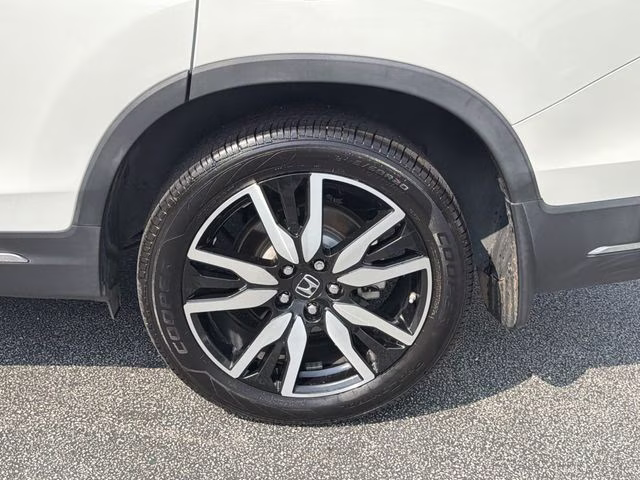 2022 Crystal Black Pearl Honda Pilot Touring FWD SUV