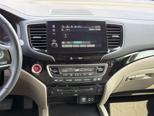 2022 Crystal Black Pearl Honda Pilot Touring FWD SUV
