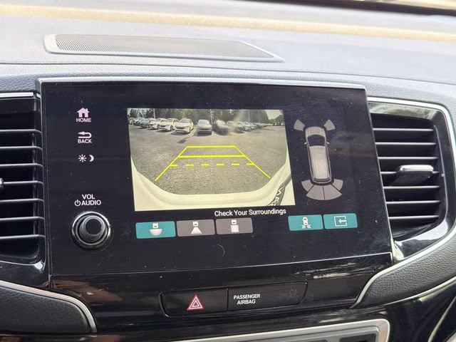 2022 Crystal Black Pearl Honda Pilot Touring FWD SUV