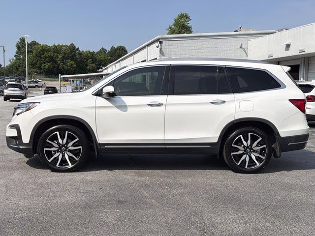 2022 Crystal Black Pearl Honda Pilot Touring FWD SUV