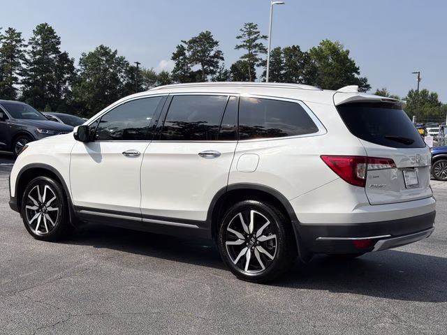 2022 Crystal Black Pearl Honda Pilot Touring FWD SUV