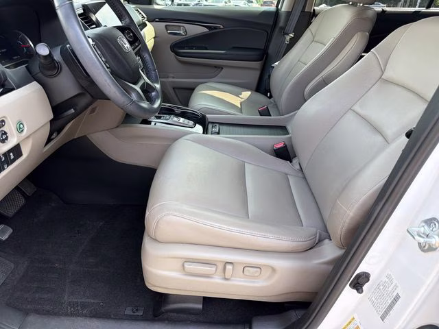 2022 Crystal Black Pearl Honda Pilot Touring FWD SUV