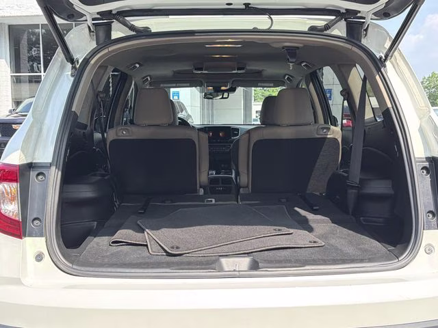 2022 Crystal Black Pearl Honda Pilot Touring FWD SUV