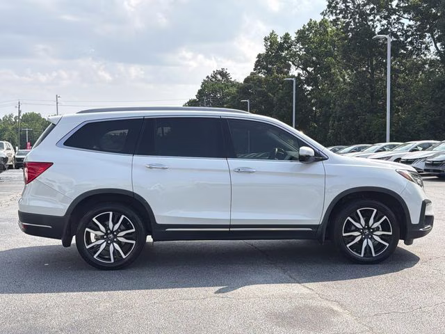 2022 Crystal Black Pearl Honda Pilot Touring FWD SUV