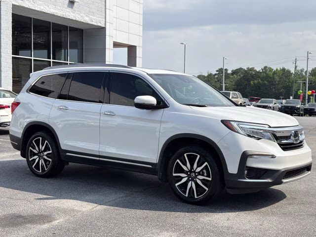 2022 Crystal Black Pearl Honda Pilot Touring FWD SUV