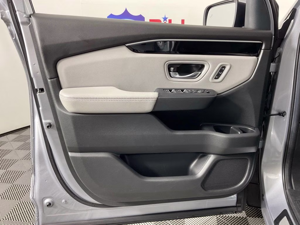 2024 Silver Honda Pilot EX-L FWD SUV