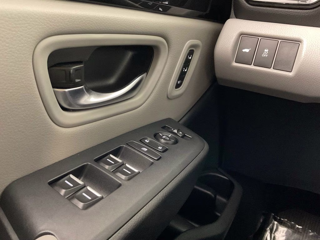 2024 Silver Honda Pilot EX-L FWD SUV