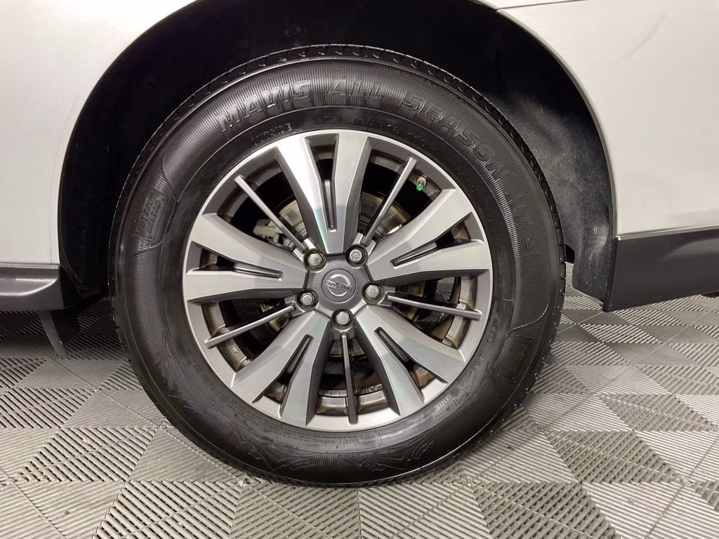 2019 Brilliant Silver Metallic Nissan Pathfinder SV FWD SUV