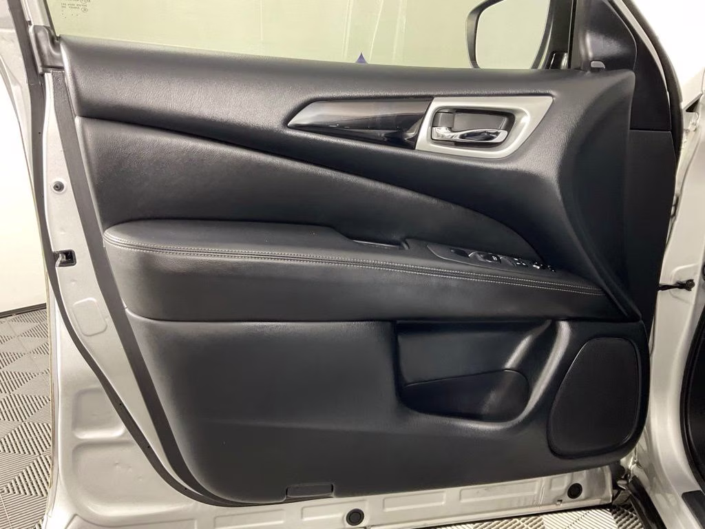 2019 Brilliant Silver Metallic Nissan Pathfinder SV FWD SUV
