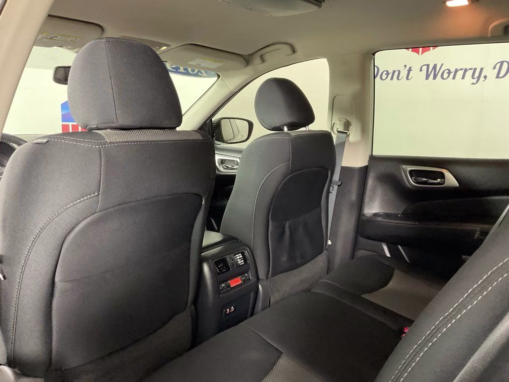 2019 Brilliant Silver Metallic Nissan Pathfinder SV FWD SUV