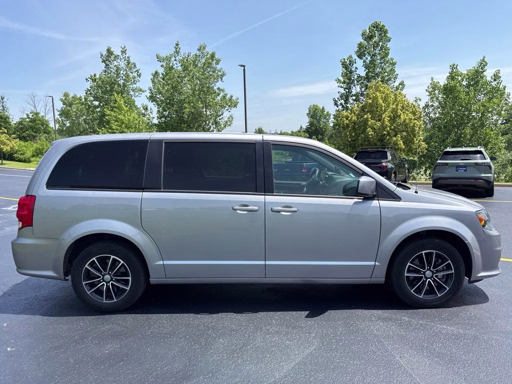 2018 Billet Silver Metallic Clearcoat Dodge Grand Caravan SE Plus FWD Van