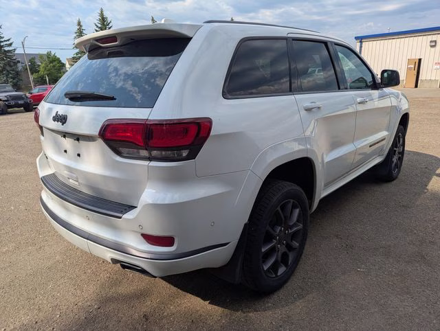 2020 Bright White Clearcoat Jeep Grand Cherokee Overland 4X4 SUV