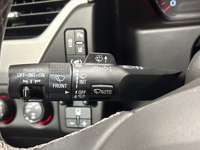 2015 Quicksilver Metallic GMC Yukon SLT 4X4 SUV