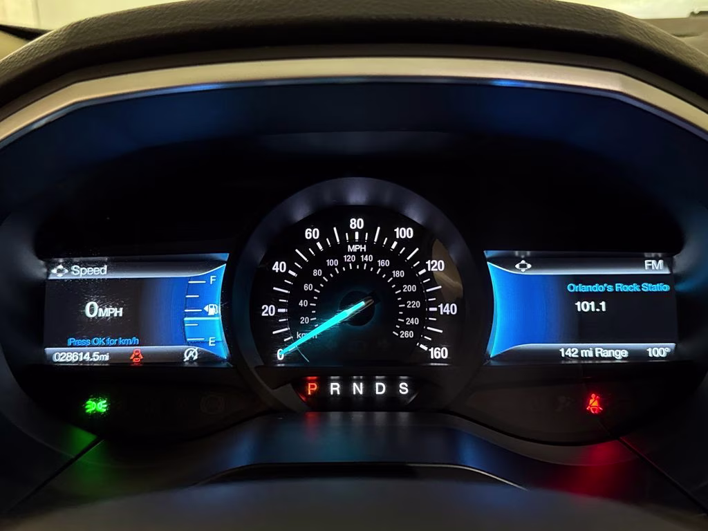 2021 Oxford White Ford Edge SE FWD SUV