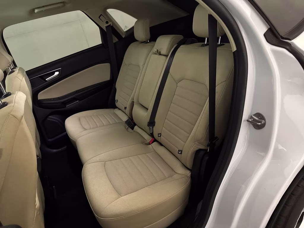 2021 Oxford White Ford Edge SE FWD SUV