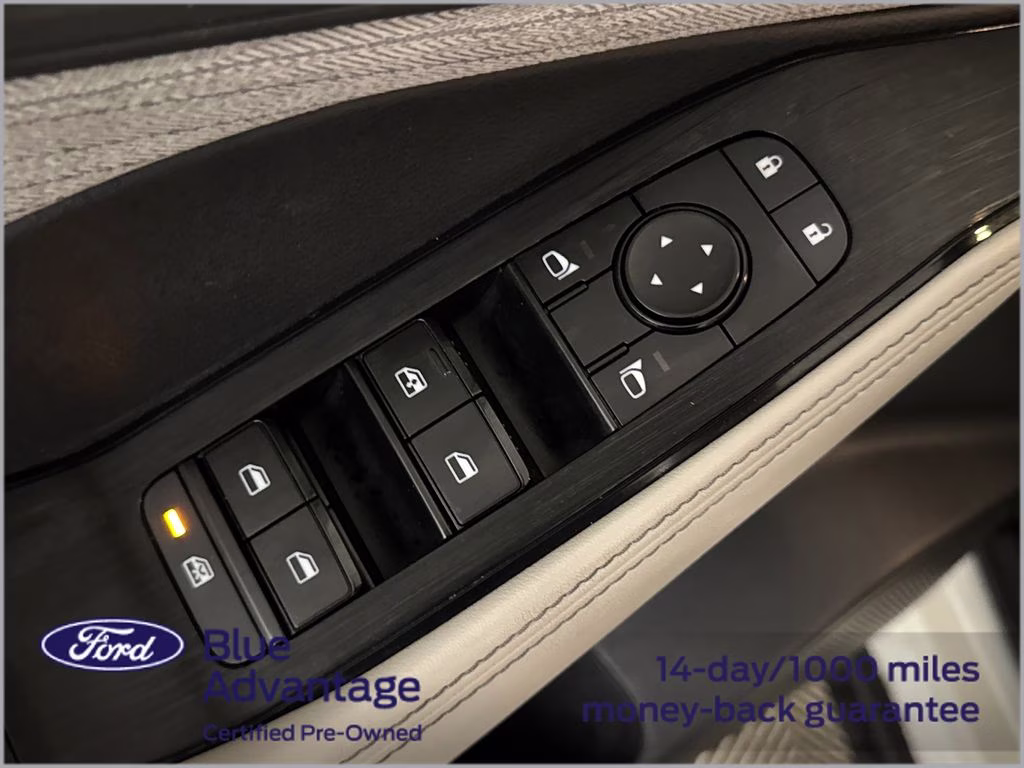 2021 Pearl White Tricoat Nissan Rogue SV FWD SUV