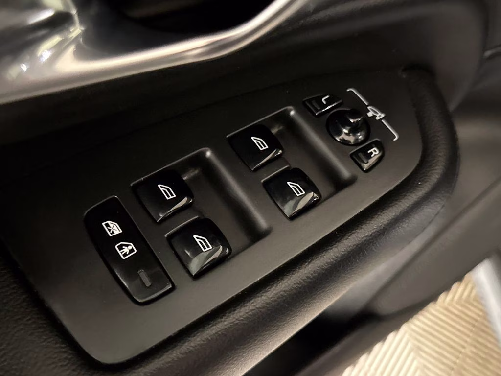 2021 Thunder Gray Metallic Volvo XC90 T5 Momentum FWD SUV