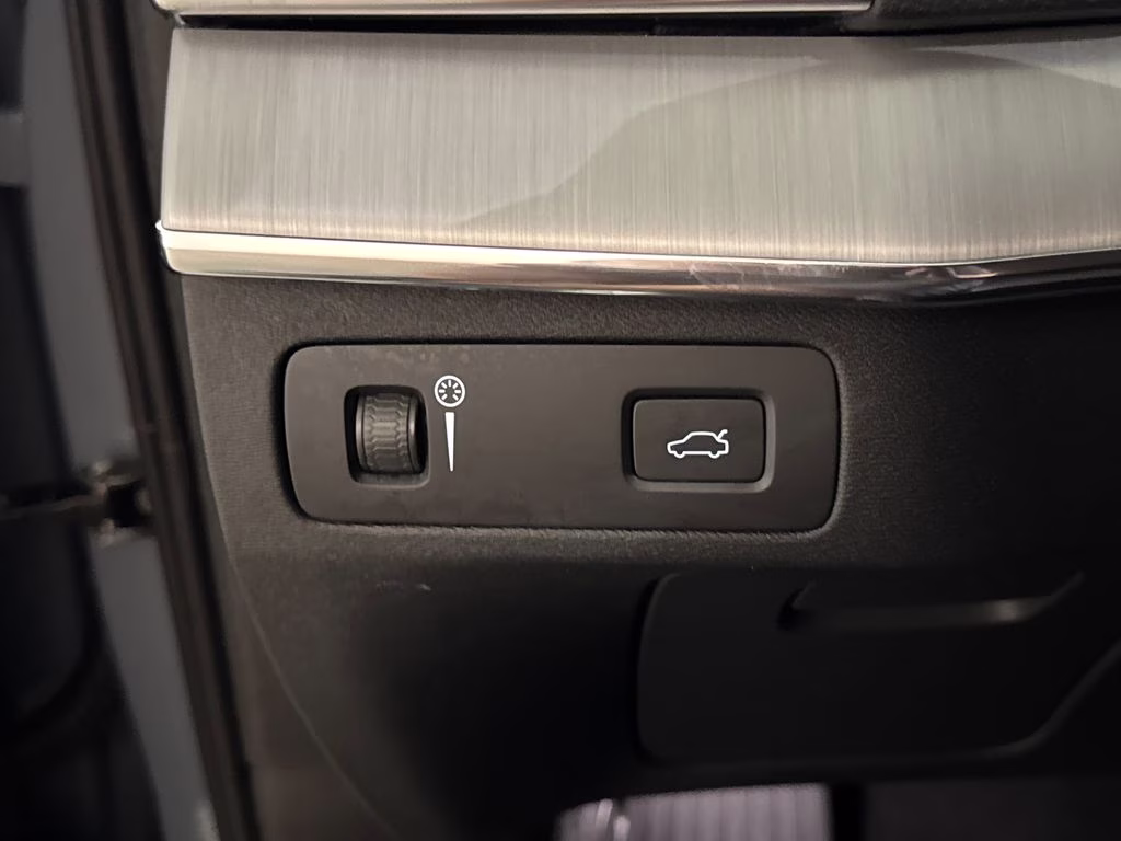 2021 Thunder Gray Metallic Volvo XC90 T5 Momentum FWD SUV