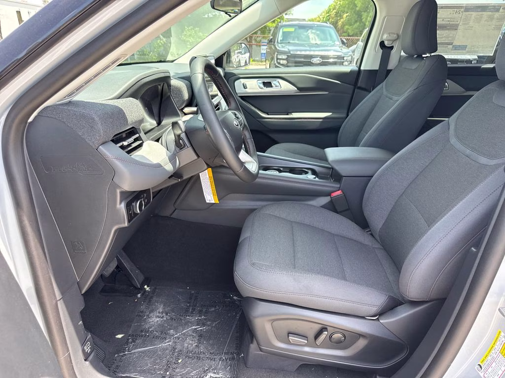 2026 Space White Metallic Ford Explorer Active RWD SUV