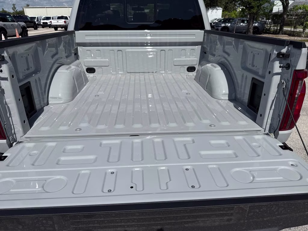 2026 Avalanche Ford F-150 XLT RWD Truck