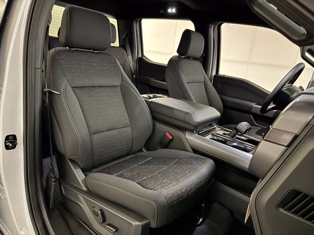 2026 Oxford White Ford F-150 XLT 4X4 Truck