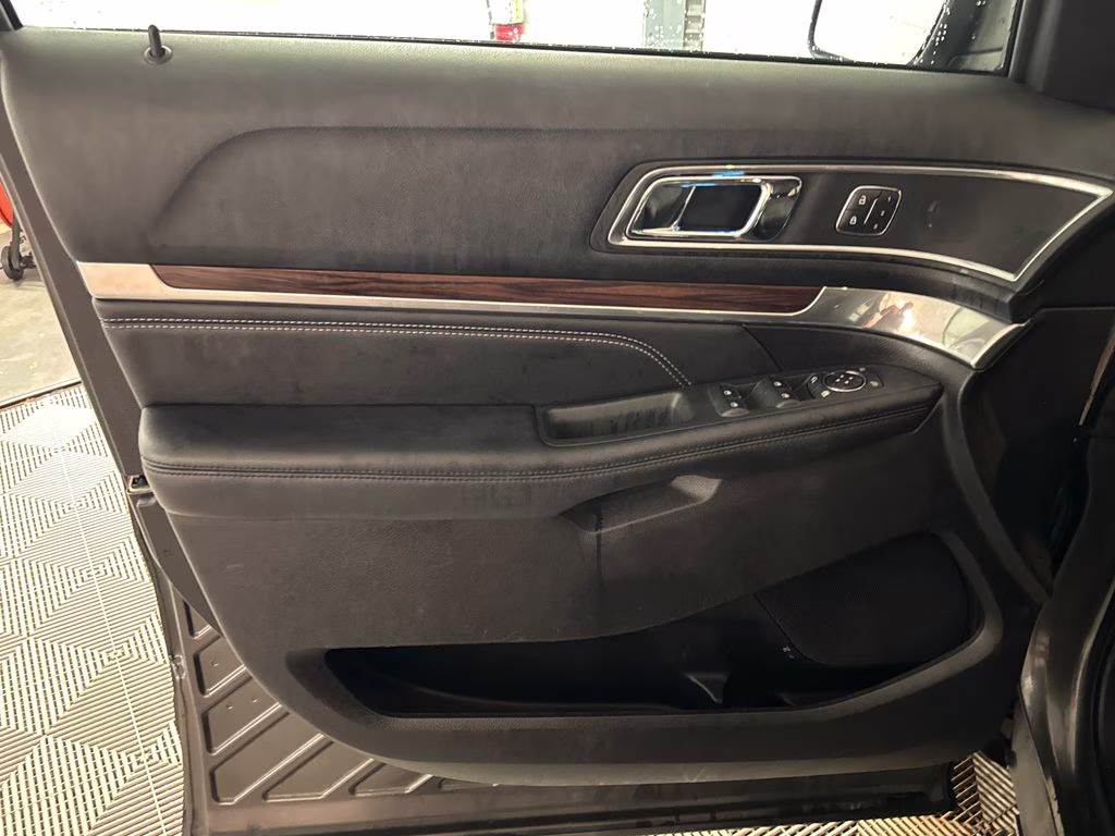 2019 Magnetic Metallic Ford Explorer Limited FWD SUV