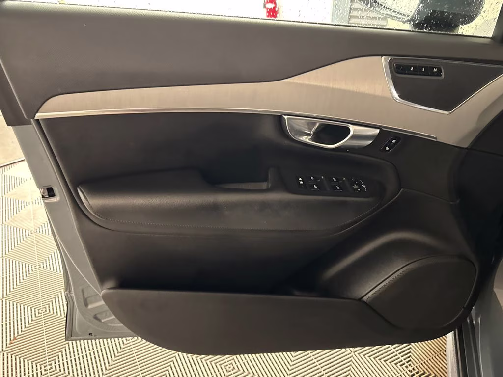 2021 Thunder Gray Metallic Volvo XC90 T5 Momentum FWD SUV