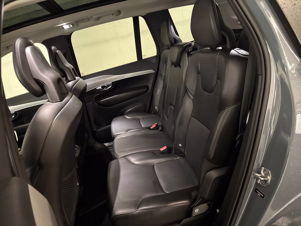 2021 Thunder Gray Metallic Volvo XC90 T5 Momentum FWD SUV