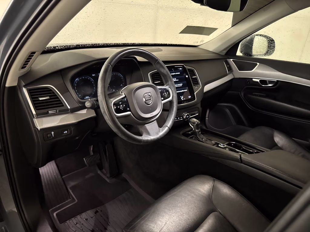 2021 Thunder Gray Metallic Volvo XC90 T5 Momentum FWD SUV